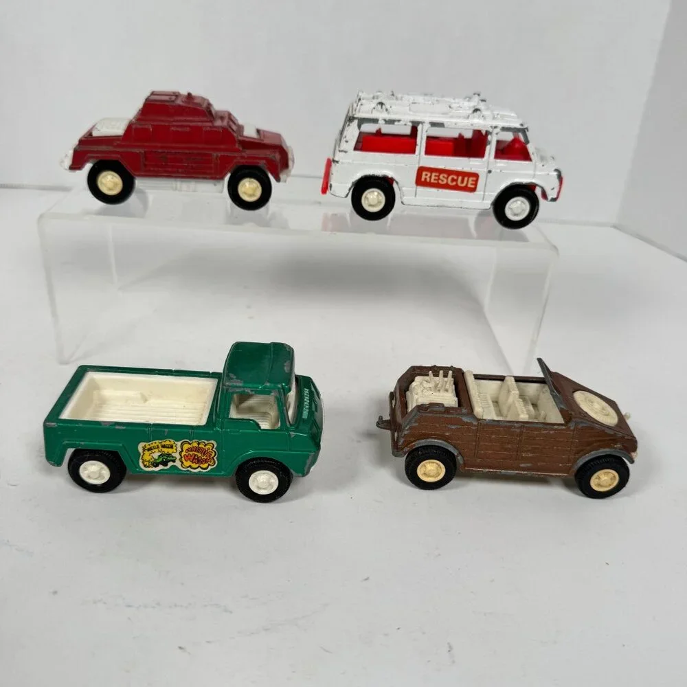 Vintage TootsieToy Trucks Lot of 4 • Diecast‎ Vehicles • Mini Toy Trucks • Mixed